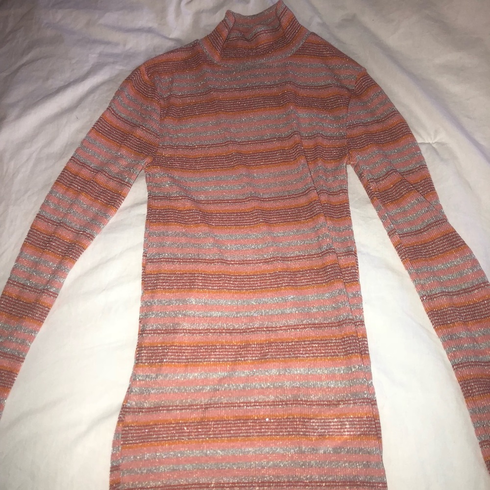 URBAN OUTFITTERS MEDIUM TOP